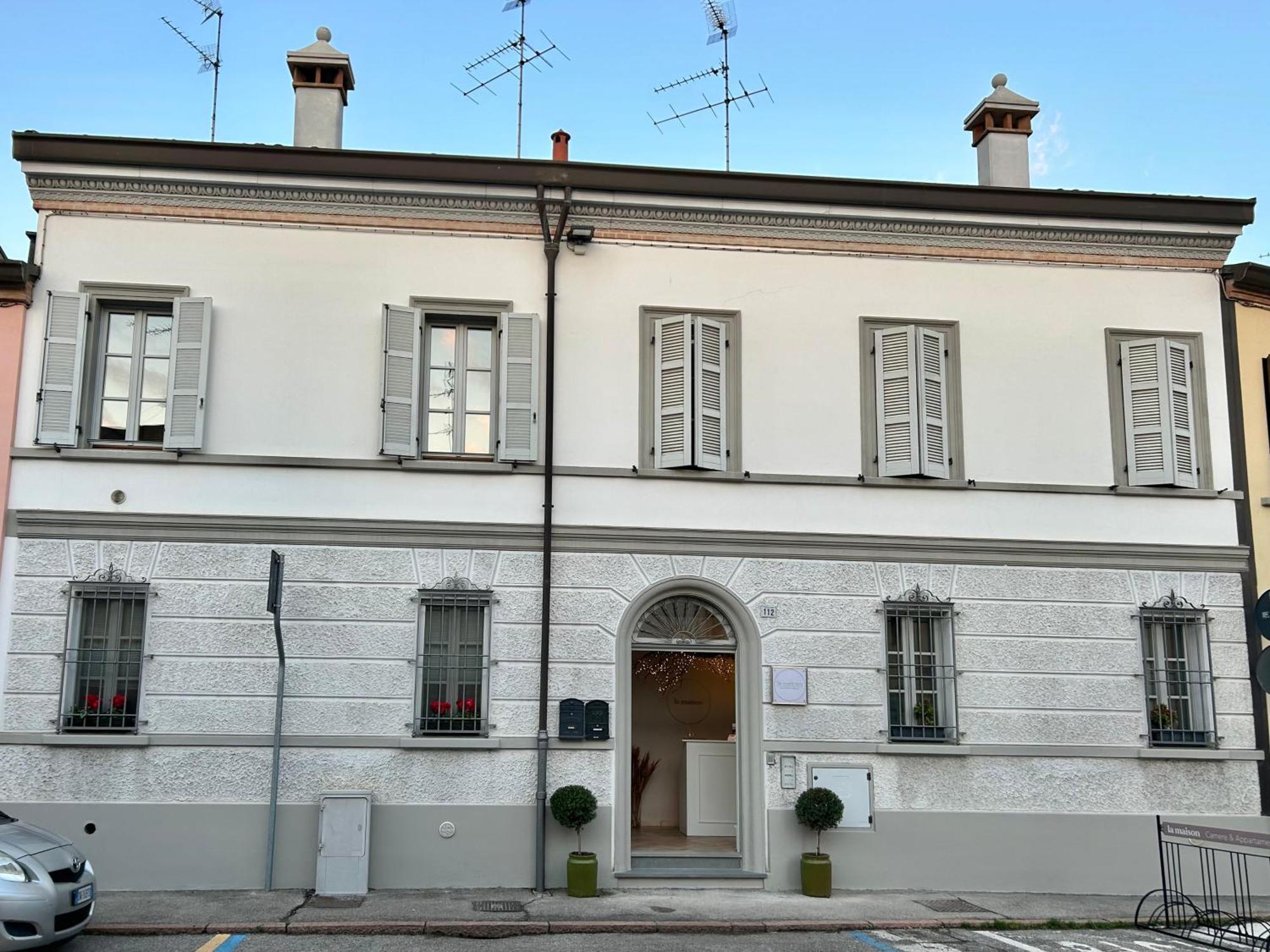 לוגו La Maison B&B מראה חיצוני תמונה